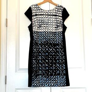 NY & Co Poly-Spandex Black, White, Blue Pattern Shift Dress w Boat Neck. Size XL